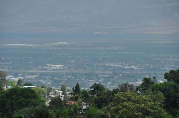 Port-au_Prince vista do telhado do nosso hotel em Pétion-Ville, no subúrbio da capital, no Haiti